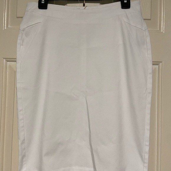 Women’s white skirt - Picture 2 of 5